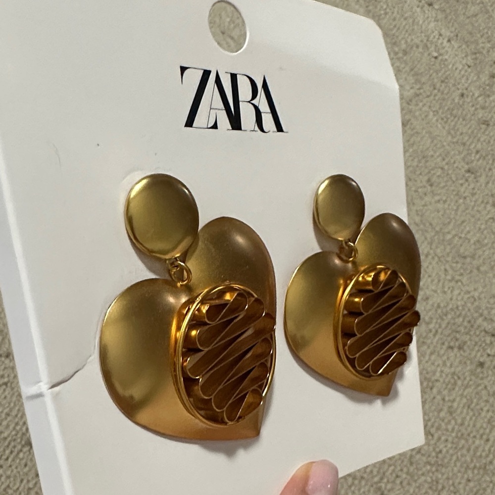 Zara Metallic Heart Earrings - Picture 4 of 4